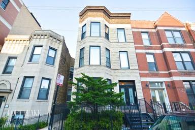 Main picture of 2945 N Halsted St