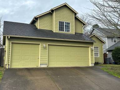 Main picture of 3012 NE Glacier Way
