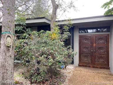Main picture of 8765 SW 120th St