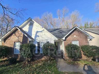 Main picture of 1912 Holly St