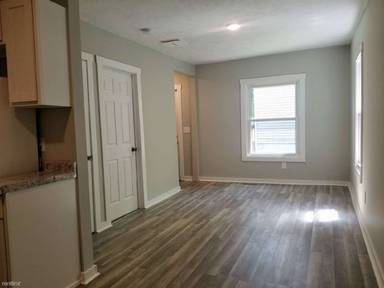 Main picture of 731 Cass Ave SE
