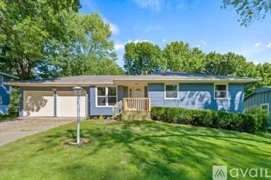 Main picture of 5021 S Marion Ave