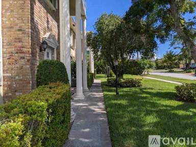 Main picture of 90 SW 5th Ave