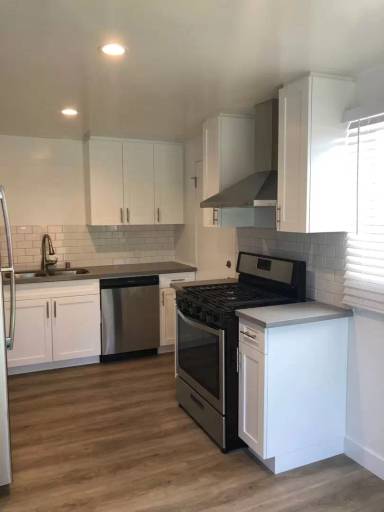 Main picture of 801-805 Broadway St