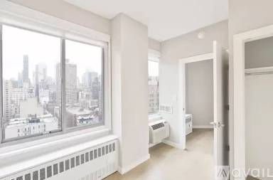 Main picture of 10 E 30th St