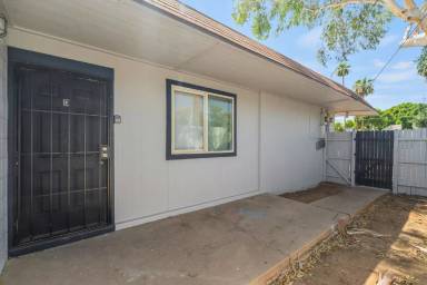 Main picture of 2038 W Cactus Rd