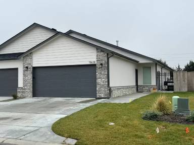 Main picture of 15638 E 21st Ct N
