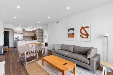 Main picture of 5639 Lexington Ave