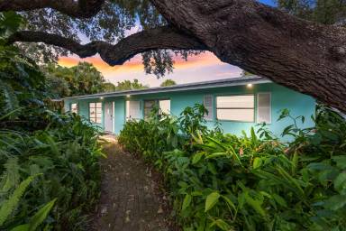 Main picture of 629 SW Channel Ave