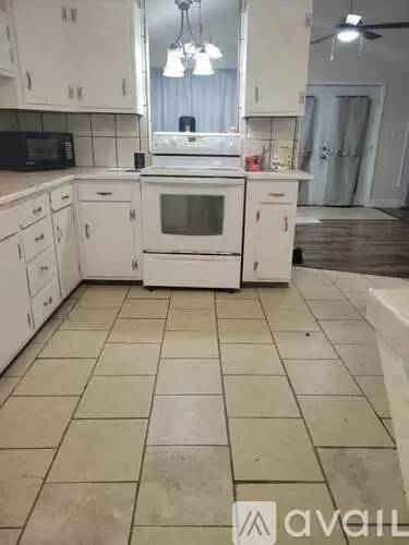 Main picture of 1125 E Springhill Dr