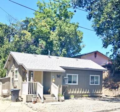 Main picture of 1246 Oak St