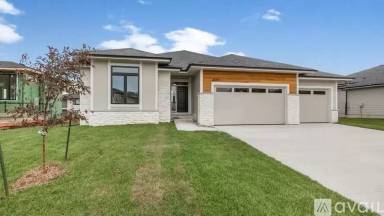 Main picture of 400 NE Bobcat Dr