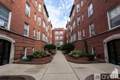 Main picture of 550-60 W Aldine Ave