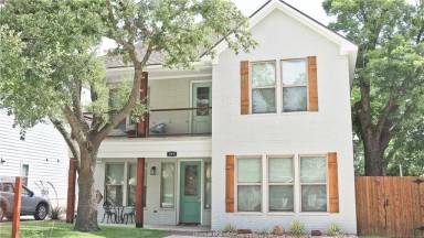 Main picture of 297 Glade St