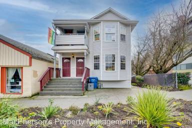 Main picture of 1215 E Jefferson St