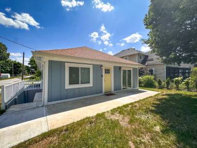 Main picture of 598 Chestnut St