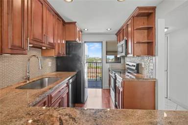 Main picture of 801 N Ocean Blvd