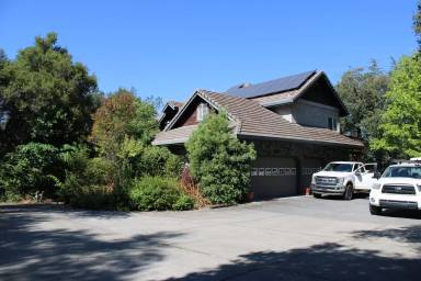 Main picture of 677 Hoppe Ln