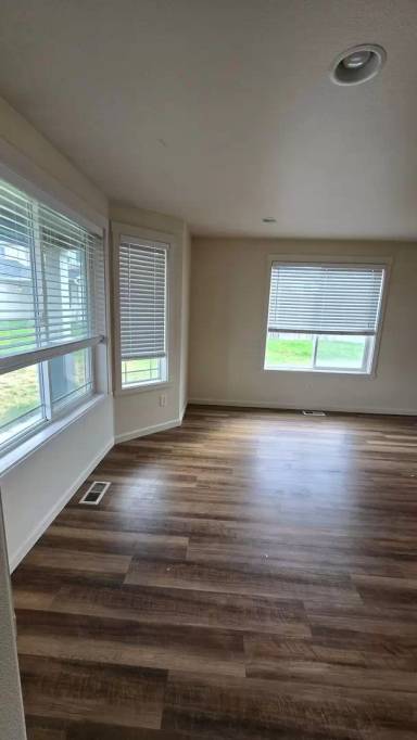 Main picture of 340 S Dovetail Ct