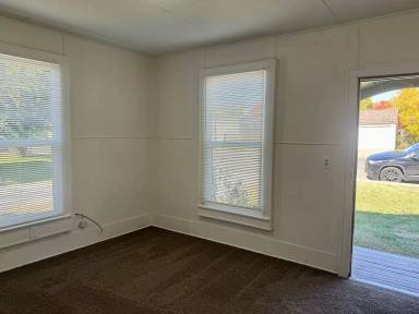 Main picture of 1525 Park Ave