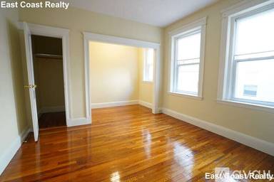 Main picture of 221 Kelton St