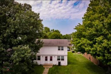 Main picture of 303 W 5th St