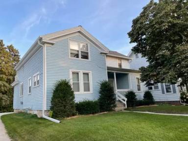 Main picture of 106 Poplar St