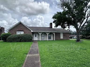 Main picture of 1950 Clearview Dr