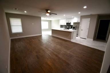 Main picture of 1204 Jeffery Trl