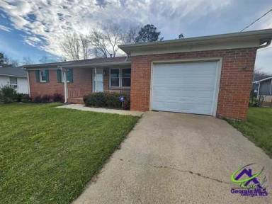 Main picture of 114 Windsor Dr