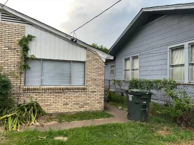 Main picture of 1499 N Merton St