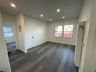 Main picture of 2033 E 4th St