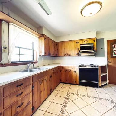 Main picture of 148 4th Ave