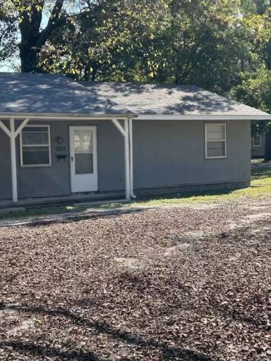 Main picture of 1301 E 9th St