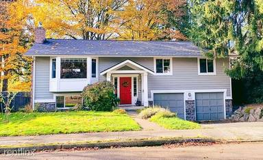 Main picture of 10733 126th Pl NE