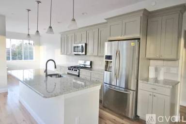 Main picture of 32 Pine St