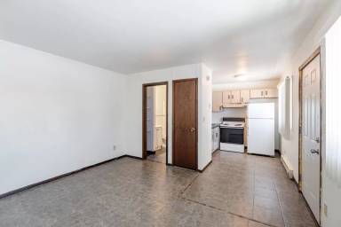 Main picture of 1749 La Cres