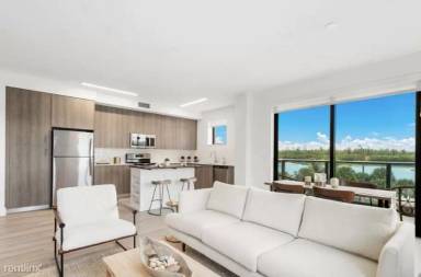 Main picture of 14776 Biscayne Blvd