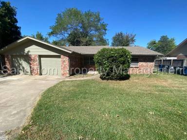 Main picture of 2113 S Birmingham Ct