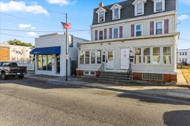 Main picture of 206 N Broadway