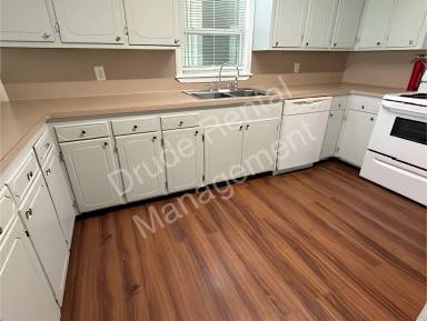 Main picture of 30121 Julia St
