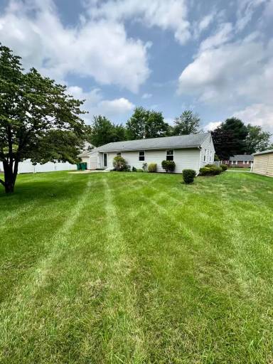 Main picture of 11 Oakwood Cir