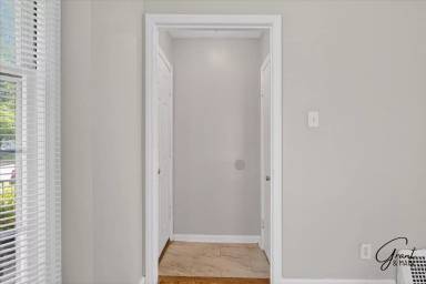 Main picture of 20410 Five Points St