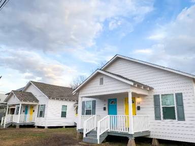 Main picture of 229 W 3rd St