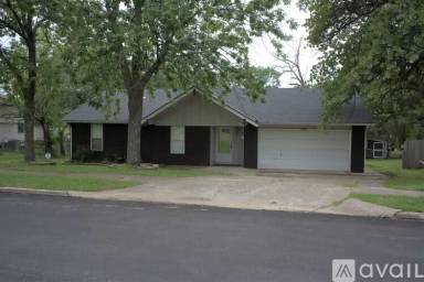 Main picture of 3106 S Walnut Creek Dr