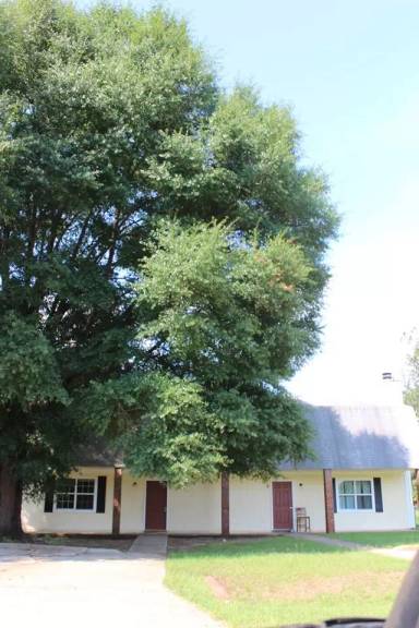 Main picture of 102 Shawnee Ave