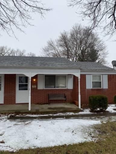 Main picture of 1014 E Adams St