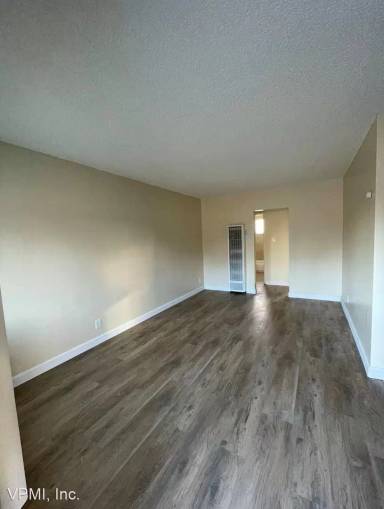 Main picture of 500 E 51st St