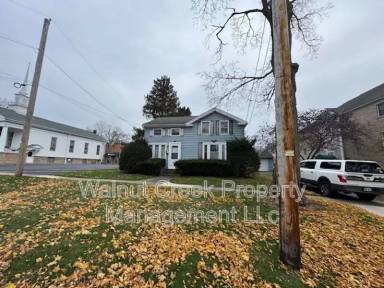Main picture of 393 S Main St