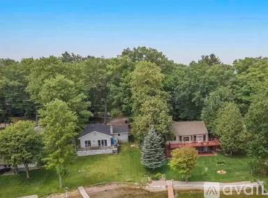 Main picture of 5515 Lakeview Dr